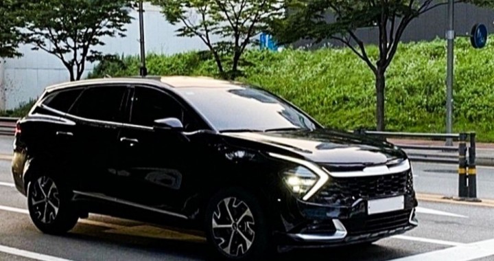 Ngắm Kia Sportage 2022 'bằng xương, bằng thịt' ngoài đời thực